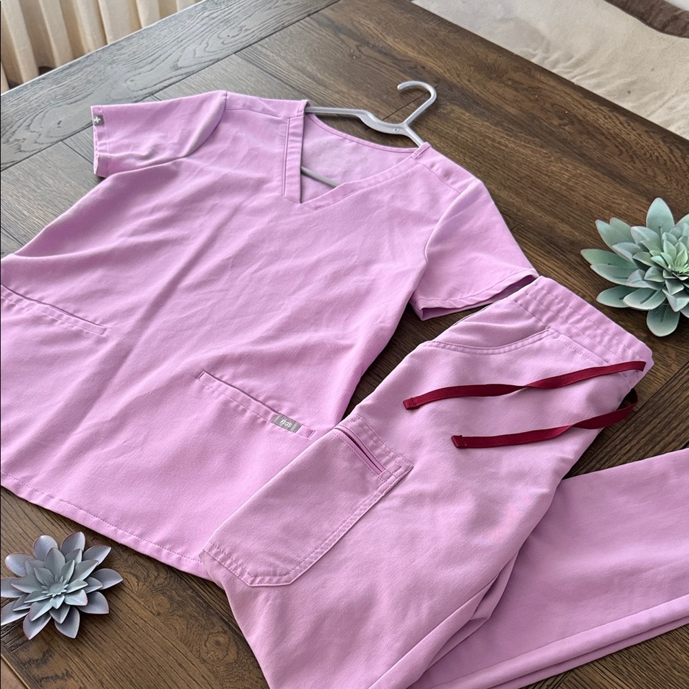Figs light pink Scrub Set with Red Drawstrings